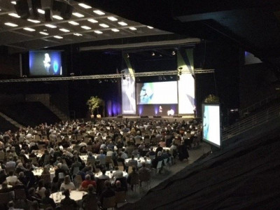 ​Konference Forum Horsens Jan. 2018 ( stor centerskær + 2 hjælpe skærme - 2 skærme ned kamera produktion Lyd JBL VRX samt delay )