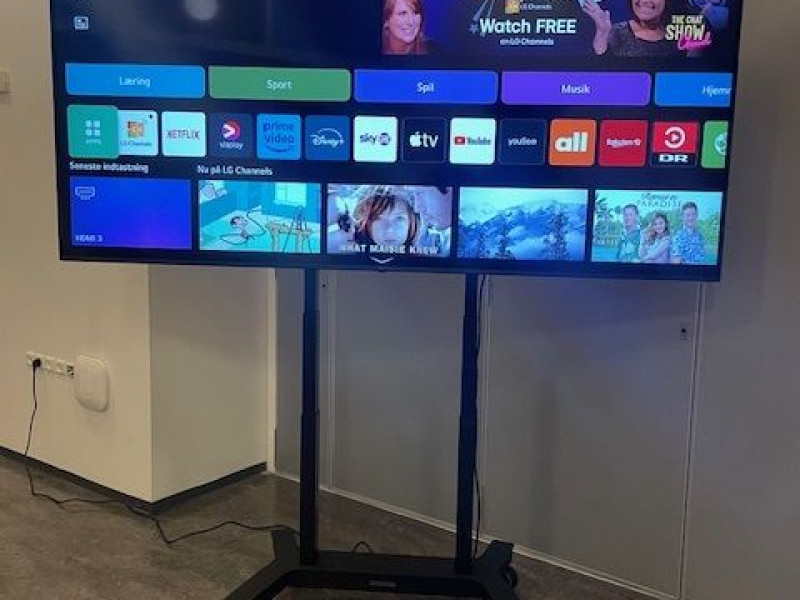 85” TV på maxi fod - kommer op i godt 2m